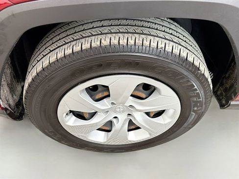 Used 2021 Toyota RAV4 LE image 28