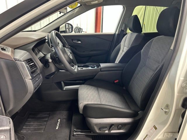 Used 2023 Nissan Rogue SV AWD/4WD image 13