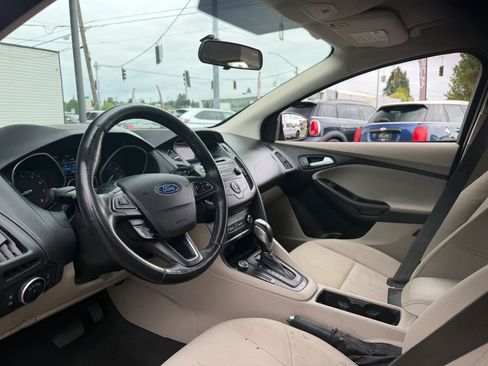 Used 2015 Ford Focus SE FWD image 11