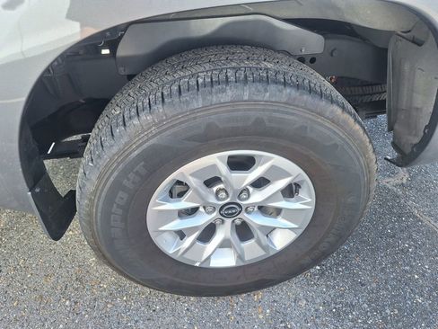 Used 2024 Nissan Frontier SV image 23