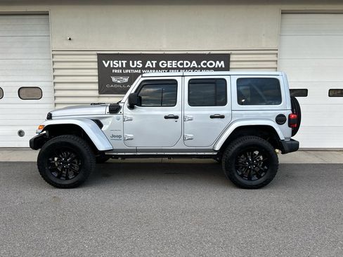 Used 2022 Jeep Wrangler Unlimited Sahara w/ Cold Weather Group image 7