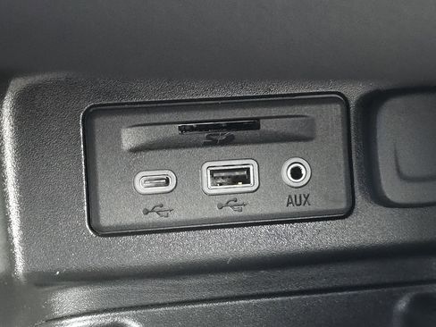 Used 2021 Chevrolet Equinox Premier w/ Redline Edition image 25