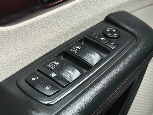 Used 2020 Chrysler Pacifica Limited image 53