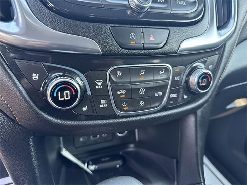 Used 2022 Chevrolet Equinox Premier image 19