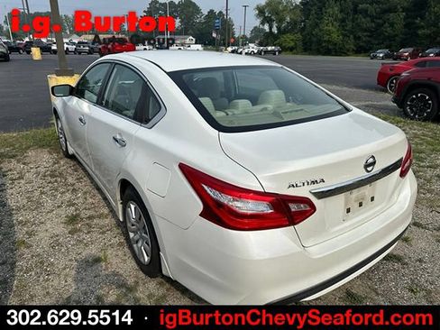 Used 2016 Nissan Altima 2.5 S w/ Interior Lighting Package FWD image 5