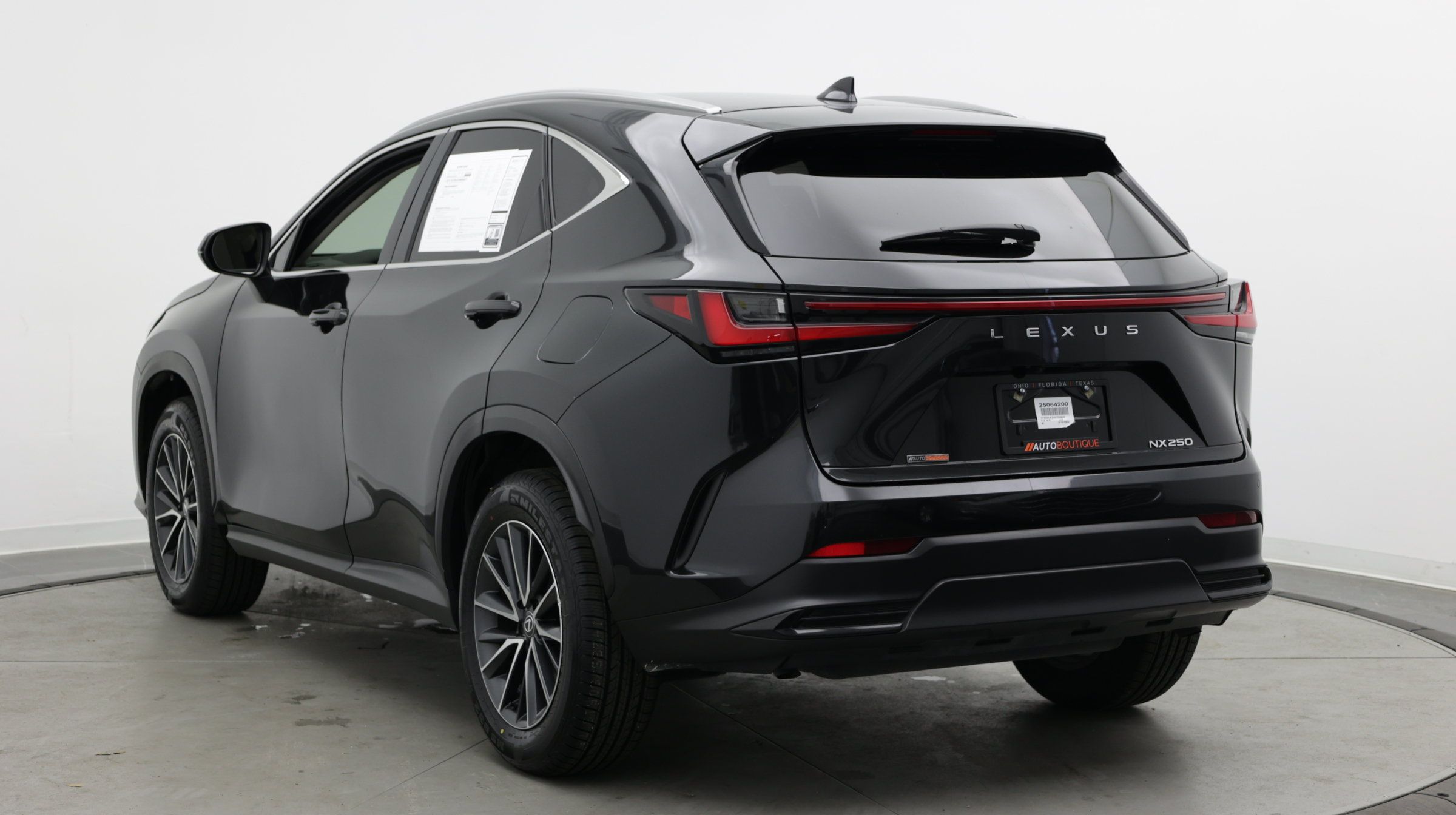 Used 2025 Lexus NX 250 FWD w/ Towing Package (2000 Lbs) image 5