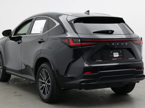 Used 2025 Lexus NX 250 FWD w/ Towing Package (2000 Lbs) image 5