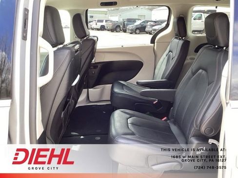 Used 2020 Chrysler Pacifica Touring-L Plus image 13