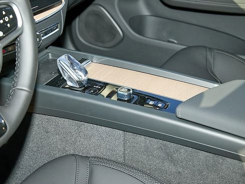 New 2026 Volvo XC60 B5 Plus w/ Protection Package Premier image 16