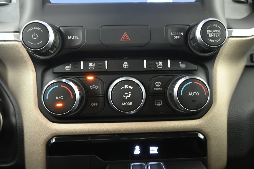 Used 2022 RAM 1500 Laramie AWD/4WD image 30