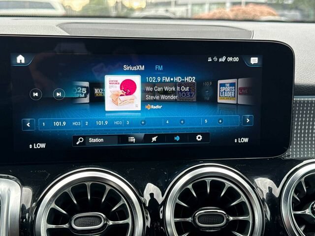 Certified 2023 Mercedes-Benz EQB 300 4MATIC w/ Exclusive Package image 20