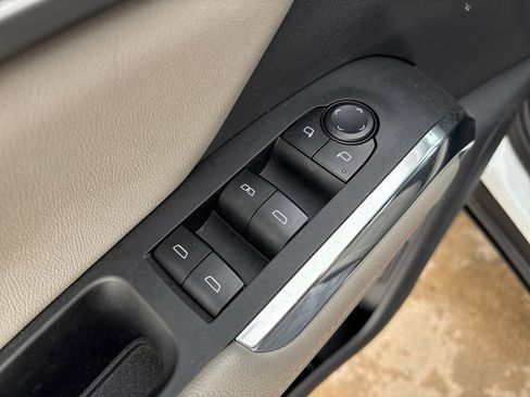 Used 2025 Chevrolet Traverse LT image 15