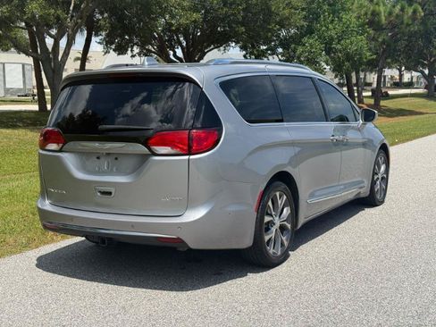 Used 2018 Chrysler Pacifica Limited FWD image 6