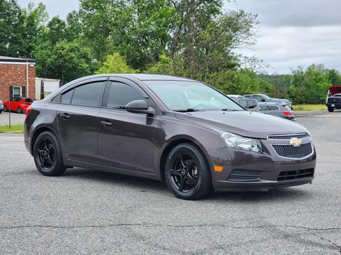 Used 2014 Chevrolet Cruze LS FWD image 4