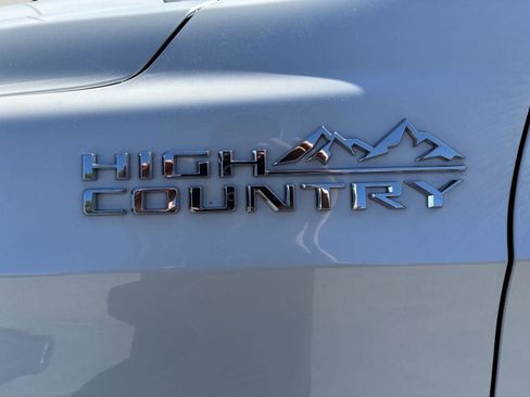 Used 2025 Chevrolet Tahoe High Country AWD/4WD image 39