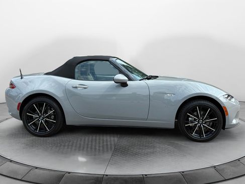 Used 2025 MAZDA MX-5 Miata Grand Touring w/ Weather Package RWD image 8