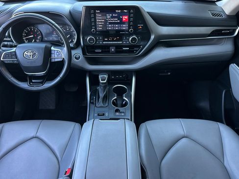 Used 2021 Toyota Highlander XLE FWD image 13