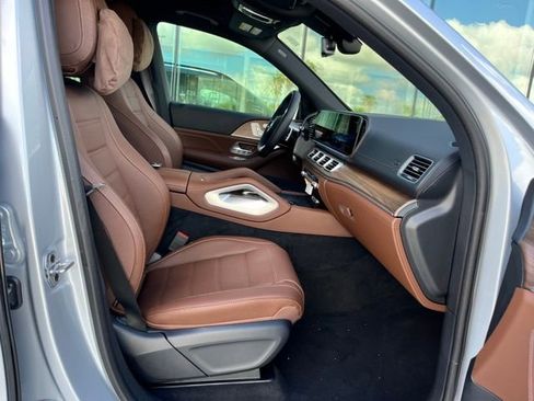 New 2026 Mercedes-Benz GLS 580 4MATIC image 23