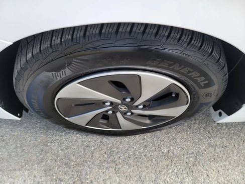 Used 2017 Hyundai Ioniq SEL w/ Tech Package 02 FWD image 29