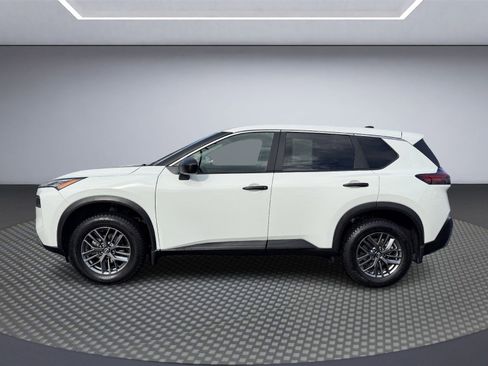 Used 2023 Nissan Rogue S image 3