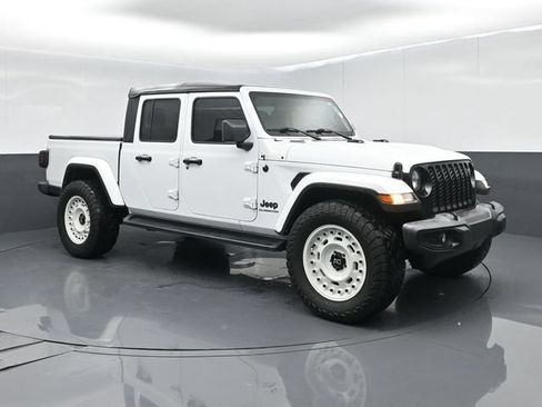 Used 2021 Jeep Gladiator Sport AWD/4WD image 2