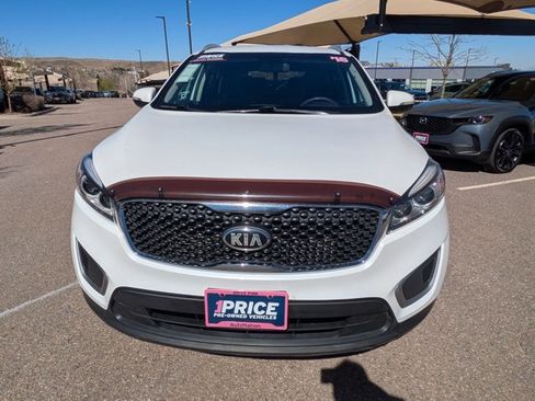 Used 2018 Kia Sorento LX image 2