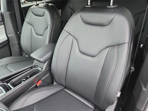 New 2026 Jeep Compass Limited AWD/4WD image 32