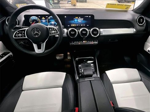 Used 2022 Mercedes-Benz GLB 250 4MATIC image 21