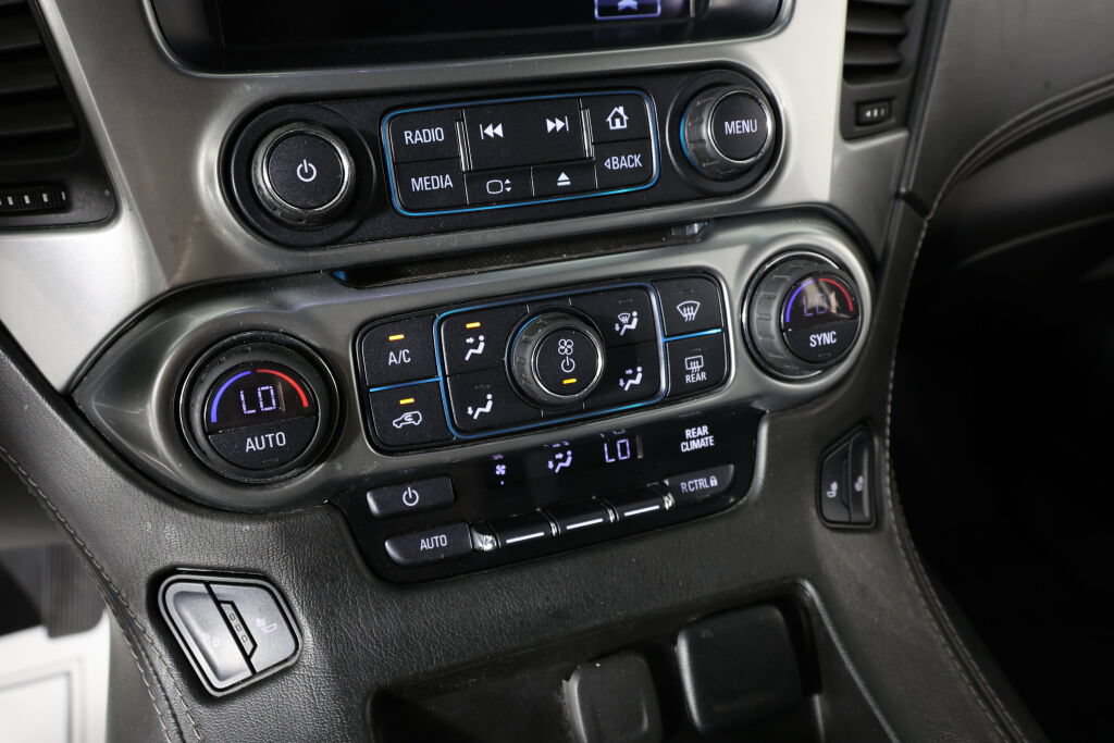Used 2018 Chevrolet Suburban LT w/ Luxury Package RWD image 37