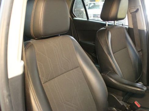 Used 2019 Chevrolet Trax LT w/ LT Convenience Package AWD/4WD image 11