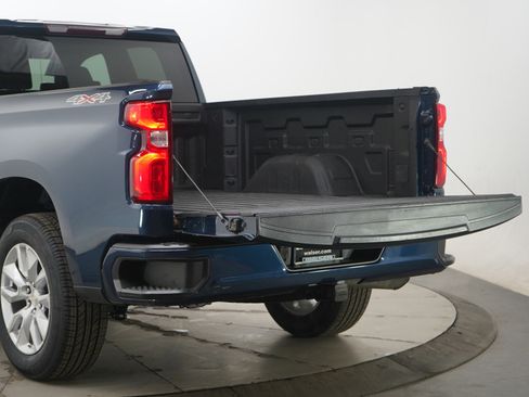 Used 2020 Chevrolet Silverado 1500 Custom w/ Trailering Package image 9