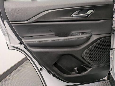 Used 2023 Jeep Grand Cherokee Altitude image 22