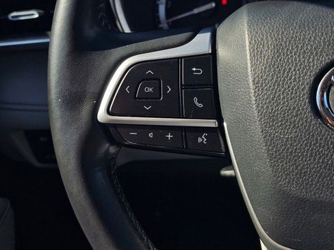 Used 2022 Toyota Highlander XLE AWD/4WD image 32
