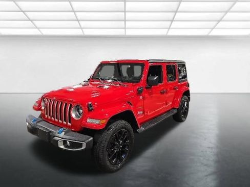Used 2023 Jeep Wrangler Unlimited Sahara w/ Cold Weather Group AWD/4WD image 9