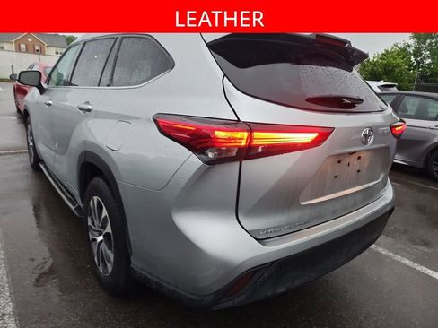Used 2021 Toyota Highlander XLE FWD image 4