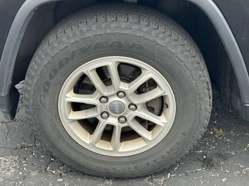 Used 2020 Jeep Grand Cherokee Laredo AWD/4WD image 9