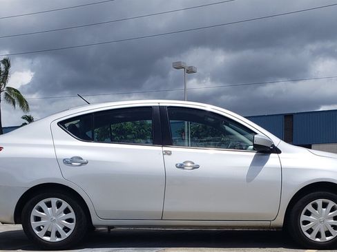 Used 2018 Nissan Versa SV FWD image 5