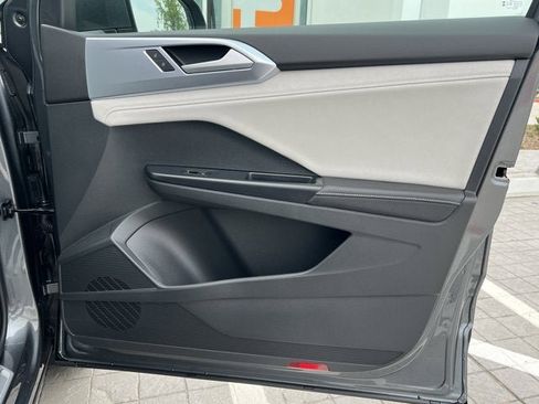 New 2025 Volkswagen Taos SE image 26
