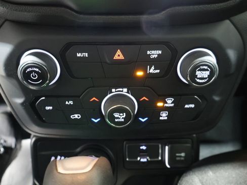 Used 2022 Jeep Renegade Latitude image 34