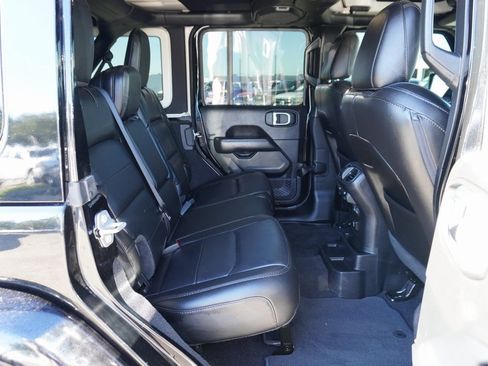 Used 2020 Jeep Wrangler Unlimited Sahara image 22