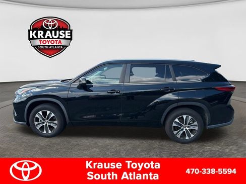 Used 2023 Toyota Highlander XLE FWD image 8