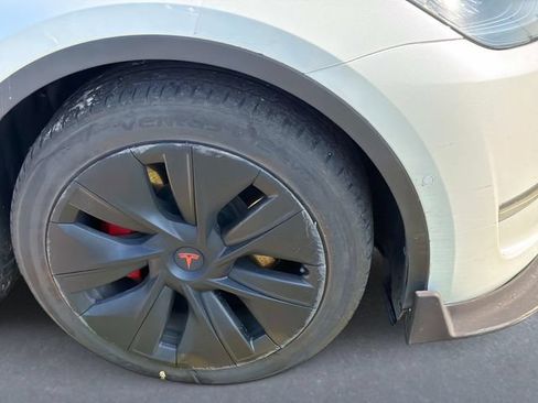 Used 2021 Tesla Model Y Long Range AWD/4WD image 5