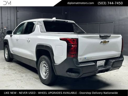 Used 2024 Chevrolet Silverado EV W/T AWD/4WD image 4