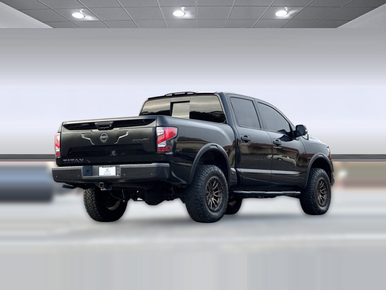 Used 2021 Nissan Titan PRO-4X w/ Pro-4x Convenience Package AWD/4WD image 8