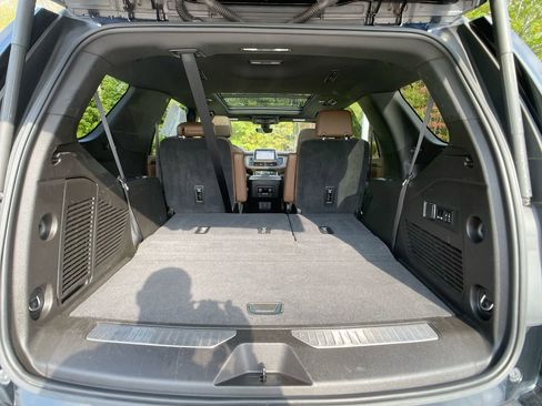 Used 2021 Chevrolet Tahoe High Country w/ Premium Package image 29