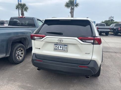 Used 2022 Toyota RAV4 XLE Premium FWD image 4