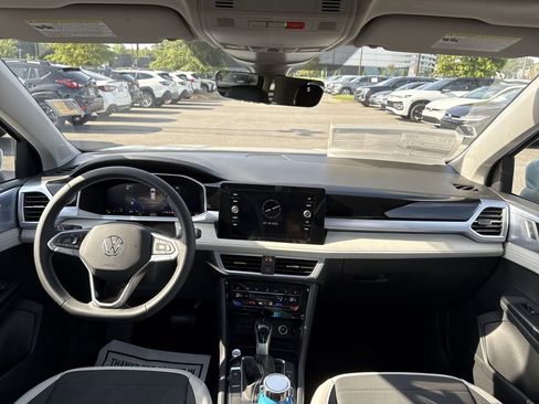 New 2025 Volkswagen Taos SE image 21