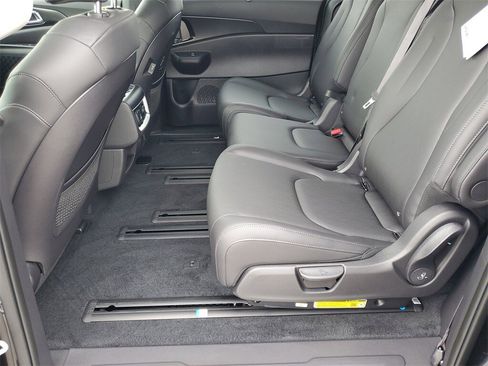 New 2026 Kia Carnival SX image 21