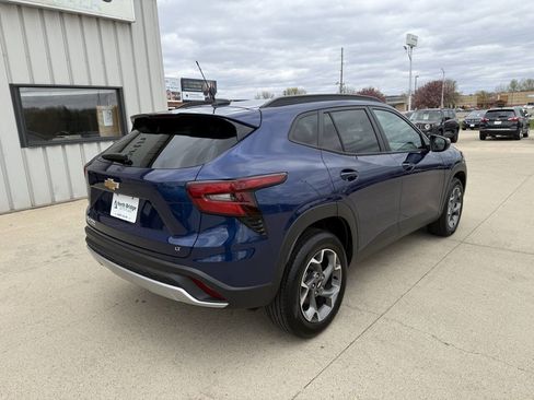 Used 2024 Chevrolet Trax LT w/ Driver Confidence Package FWD image 4