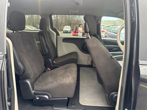 Used 2012 Dodge Grand Caravan SXT w/ UConnect Hands-Free Group FWD image 25